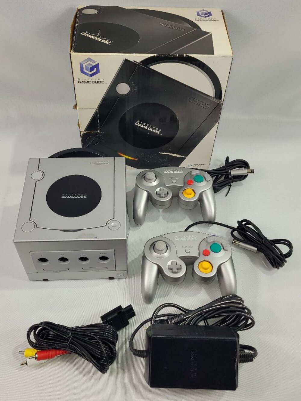 Nintendo Gamecube Vintage Complete Console Video Game System 2 Controllers & Box